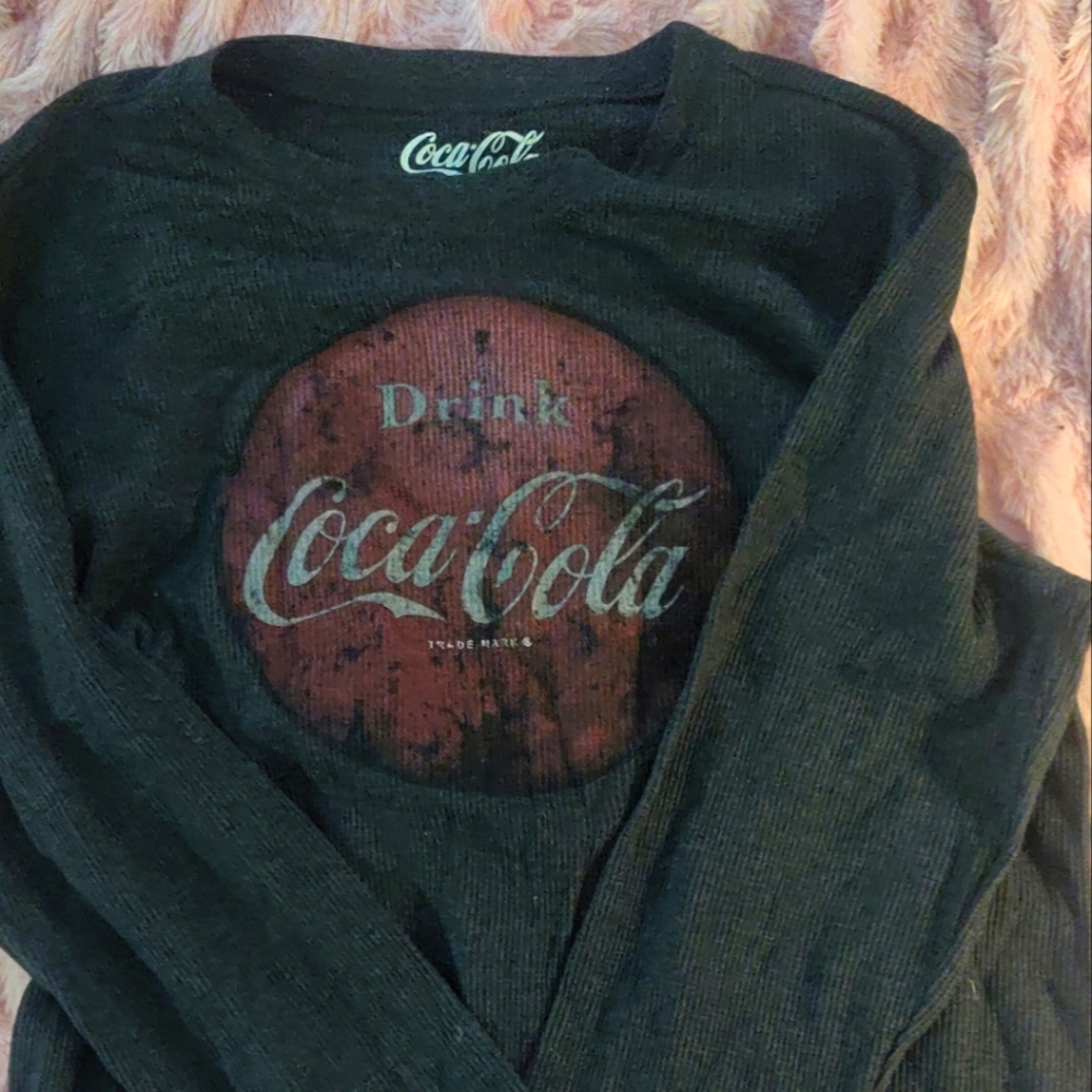 Size extra large women's thermal shirt with coke logo